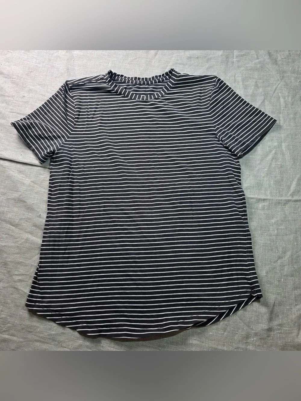 Lululemon Striped Short Sleeve T-Shirt Black White Crewneck Logo Curved Size 6